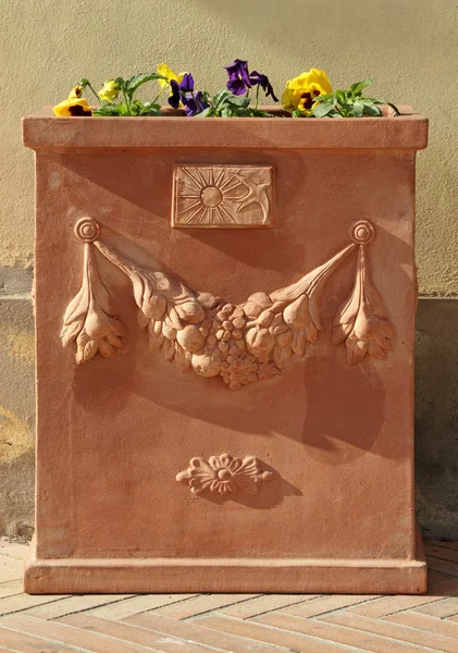 Elegante terracotta bloempot — Stockfoto