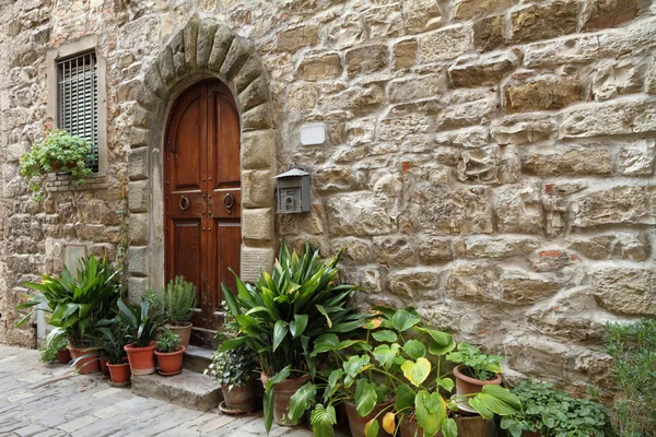 Idylliska ingången till toskanska huset — Stockfoto