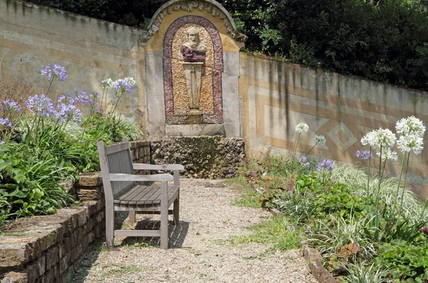 파란과 백색 꽃 agapanthus 공원에서 — 스톡 사진