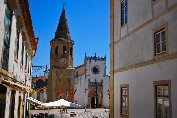Iglesia de San Juan Bautista, plaza del mercado en Tomar, Portugal —  Fotos de Stock