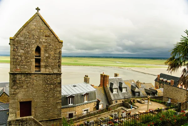 Landscape from Mont Saint Michel - stone church with Norman houses and bay of Mont Saint Michel — Stock Photo, Image