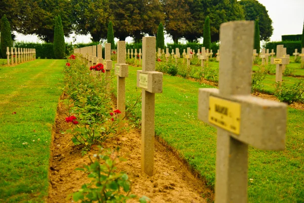 Cementerio de guerra polaco - muchas cruces en Normandía, Francia — Foto de Stock