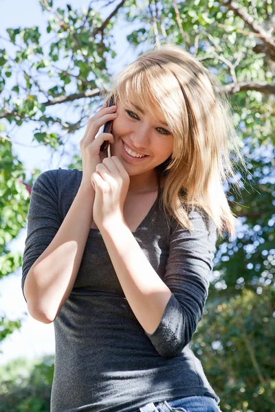 Pretty Girl Talking on Mobile Phone, Cell Phone — Stock Photo, Image