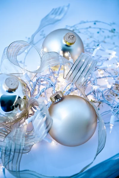 Голубые рождественские украшения — стоковое фото