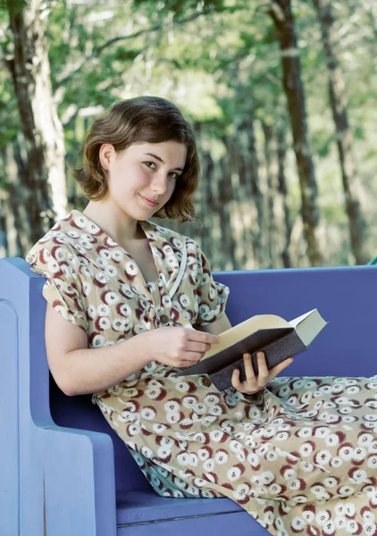 Reading A Good Book — Stock Photo, Image