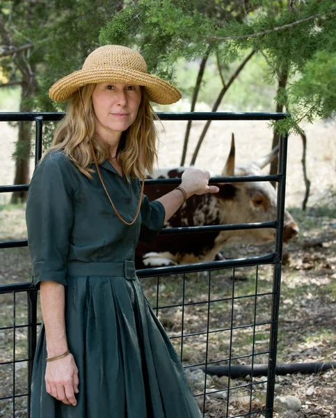 Woman at the Ranch Gate — Stock Photo, Image