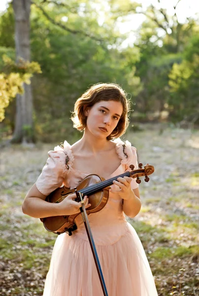 Violin Girl Portrait in Nature — Stock Photo, Image