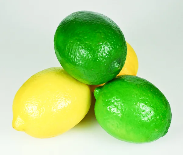 Limones y limas — Foto de Stock