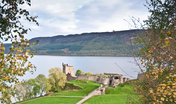 Castello Urquhart con vista su Loch Ness — Foto Stock