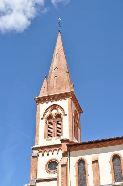 Kilise kulesinde yenilenmiş st lys, Fransa — Stok fotoğraf