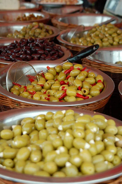 Olive display on market stall — Stock Photo, Image