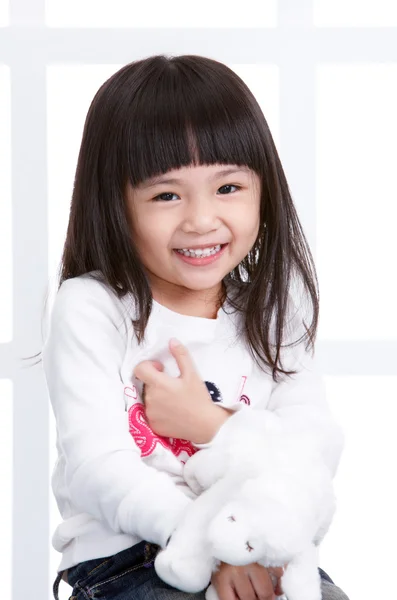 Молодая азиатская девушка — стоковое фото