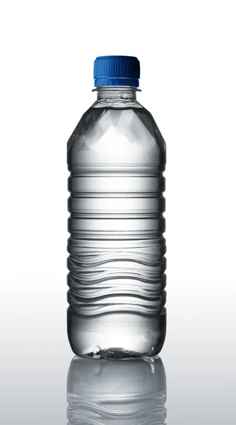 Пляшка води — стокове фото