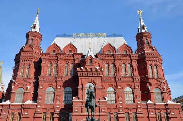 Kırmızı kare üzerinde devlet Tarihi Müzesi. — Stok fotoğraf