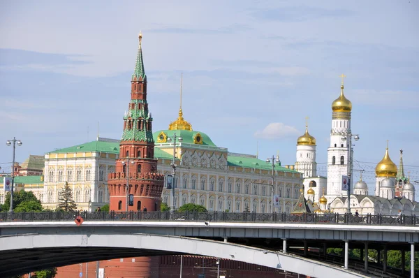Duży kamienny most i Kremla, — Zdjęcie stockowe