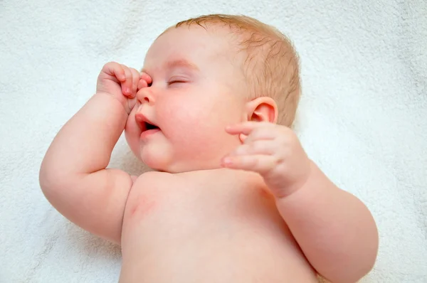 A pequena criança de cinco meses — Fotografia de Stock