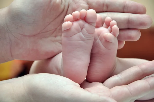 Bebeğin bacakları — Stok fotoğraf