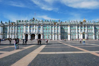 Kışlık Sarayın orta giriş. st-petersburg.