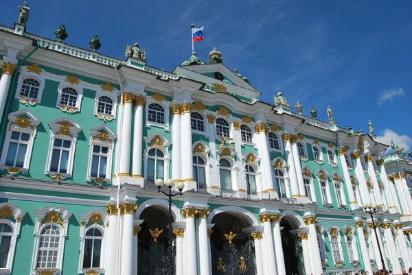 L'entrée centrale du palais d'hiver. Saint-Pétersbourg . — Photo