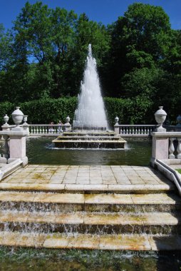 Peterhof. Çeşme pyramide