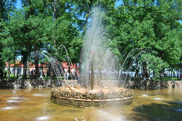 Fountain "The Sun" In Peterhof, St Petersburg — Stock Photo, Image