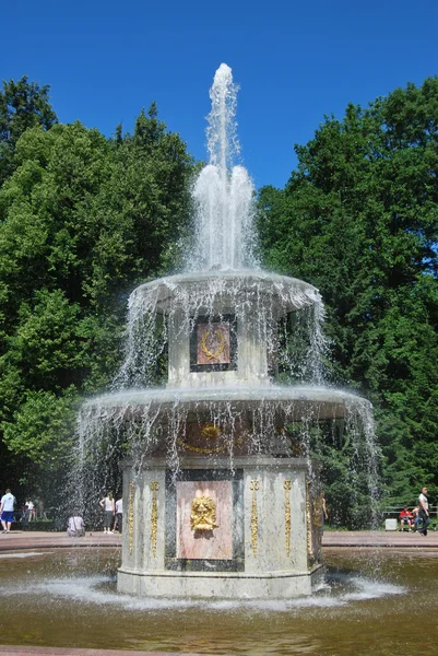 A római kút. Peterhof — Stock Fotó