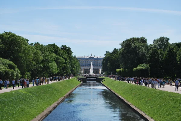 Canal in lower park of the Peterhof — Stock Photo, Image