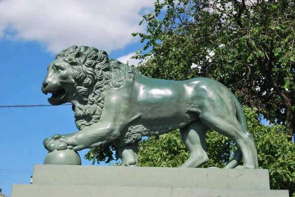 在圣彼得堡的狮子雕塑 — 图库照片
