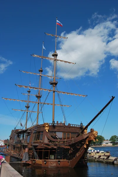 Frigate near Peter and Paul cathedral — Stock Photo, Image