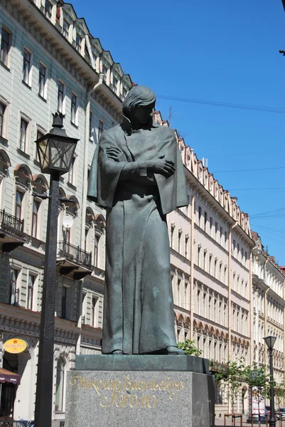 Памятник Гоголю — стоковое фото