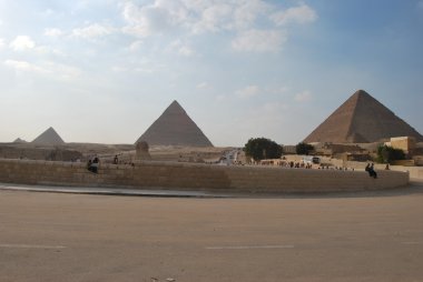 Kahire'deki giza piramitleri