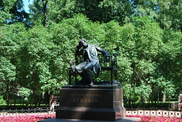 Monument voor Poesjkin — Stockfoto