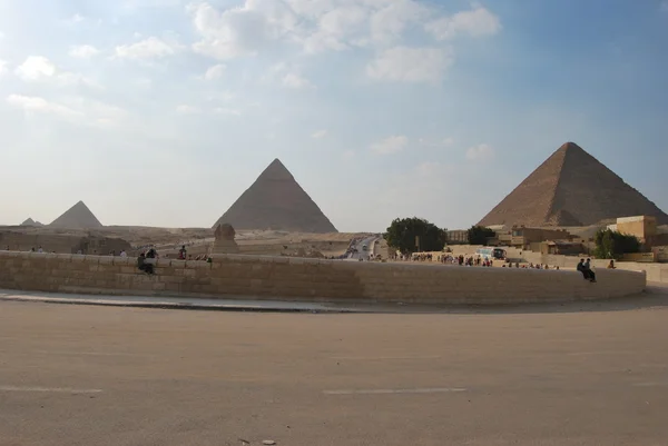 Piramides van Gizeh in Caïro — Stockfoto