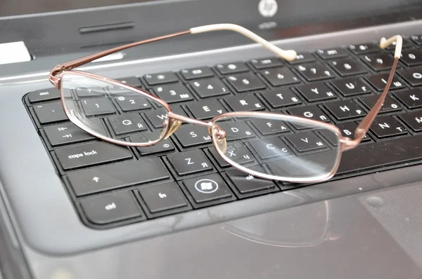 Botões e óculos pretos — Fotografia de Stock