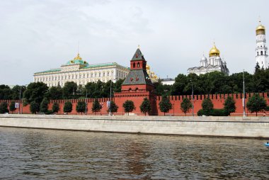 Moskova, katedralleri ve Saray Nehri yakınında kremlin kale