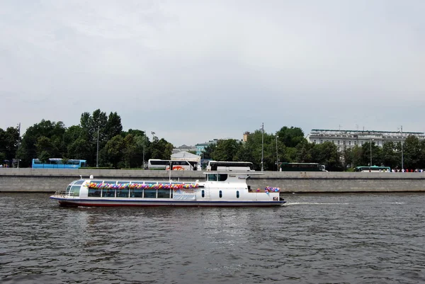 모스크바 강 크루즈 보트 — 스톡 사진