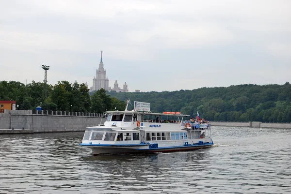 Москва річковий круїз човен — стокове фото