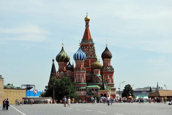 Vasilij blazhenniy kyrkan i Moskva — Stockfoto