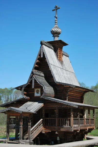 Källa: "gremyachiy nyckel".wooden kapell — Stockfoto