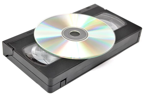Almacenamiento de medios: cintas de DVD y VHS . — Foto de Stock