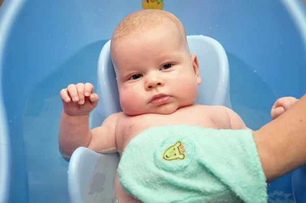 Banho da criança — Fotografia de Stock