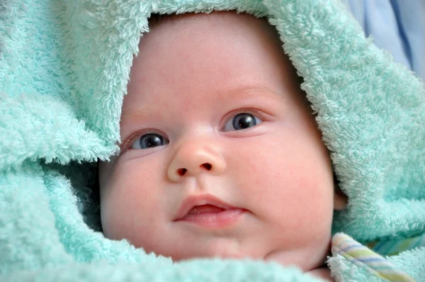 Dziecko w ręcznik — Zdjęcie stockowe