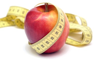 Kırmızı elma ve santimetre