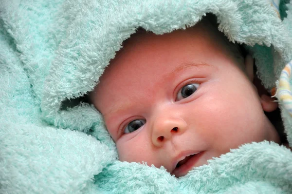 Niño en una toalla — Foto de Stock