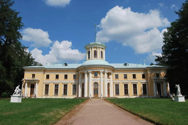 博物馆-arkhangelskoye 房地产。宏伟的宫殿. — 图库照片