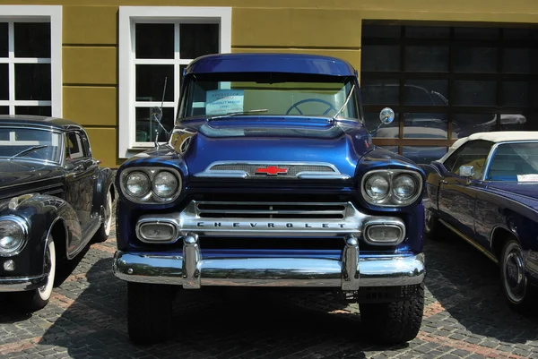 Классический пикап Chevrolet — стоковое фото