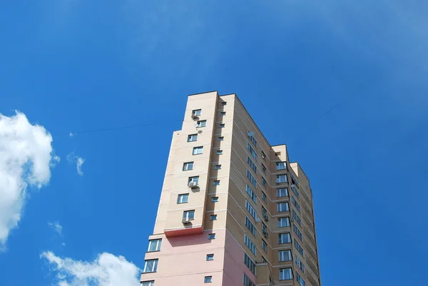 New building against the sky — Stock Photo, Image