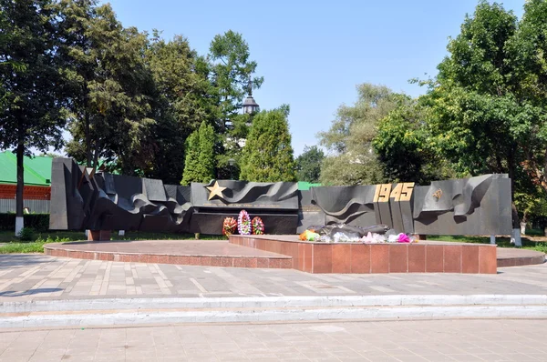 Monumento a la memoria de las víctimas en la Segunda Guerra Mundial — Foto de Stock