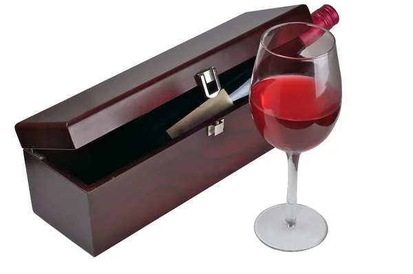 赤ワインのガラスとボックス. — ストック写真