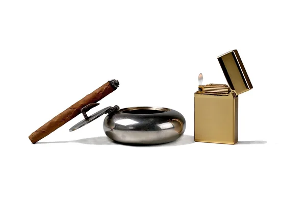 Cigarros y encendedor de oro . Imagen De Stock